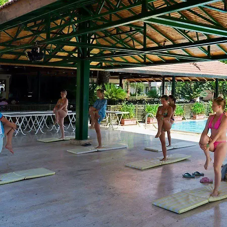 מלון Marvida Akman Park קמר